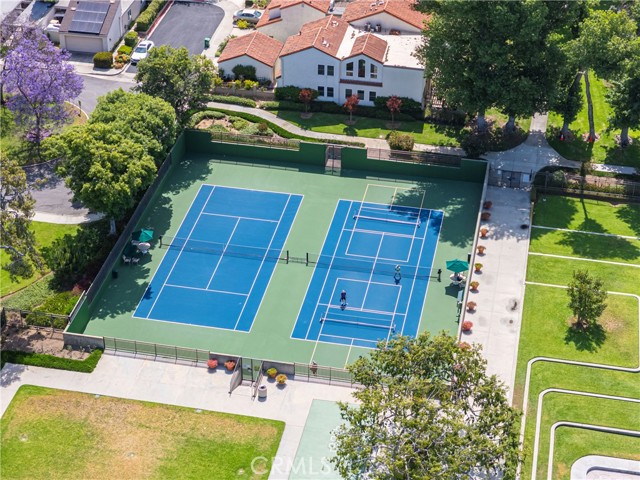 75 Willow Tree Lane, Irvine CA: https://media.crmls.org/medias/01f91731-d390-4c33-a5e0-5813e0dd0cf9.jpg