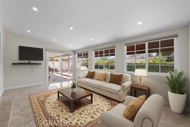 620 E Meda Avenue, Glendora CA: https://media.crmls.org/medias/01fba6f3-8d17-41ab-97dc-a17a73c1f6c2.jpg