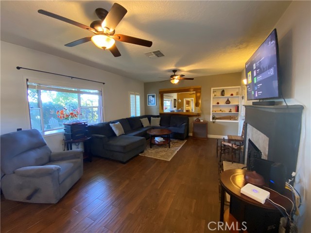 11748 Douglas, Yucaipa CA: https://media.crmls.org/medias/01fc9e1d-3498-4409-b7cc-94a3a5d8d574.jpg