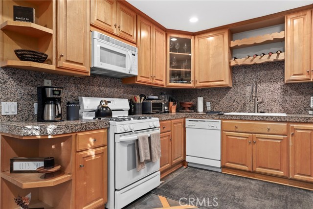 Detail Gallery Image 24 of 35 For 22900 Hatteras Ave, Woodland Hills,  CA 91367 - 3 Beds | 2/1 Baths