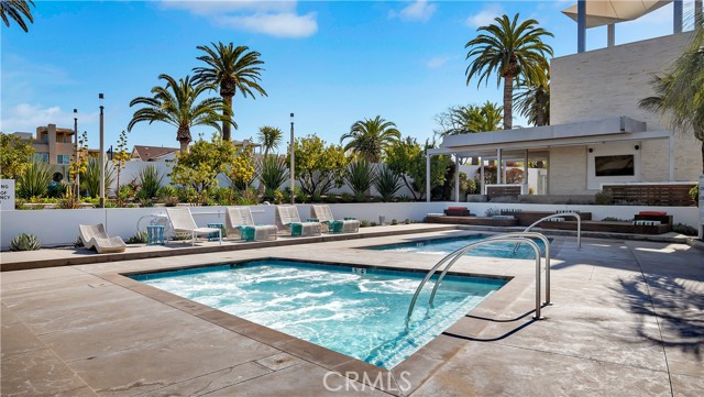 125 Allusion, Irvine CA: https://media.crmls.org/medias/01fceabd-4303-4955-8141-bbfe223feb32.jpg