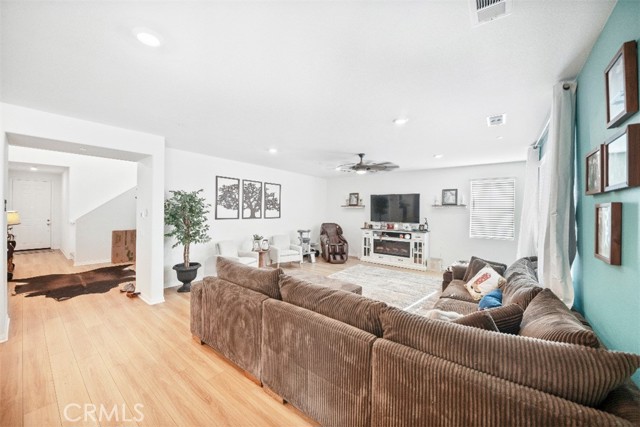 5066 Banjo Way, Hemet CA: https://media.crmls.org/medias/01fd050c-860b-4d27-b415-b172e2ccbd3f.jpg