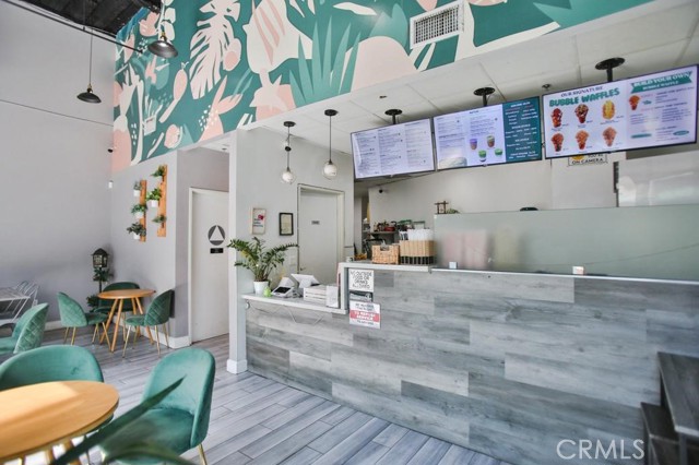 400 Disney Way, Anaheim CA: https://media.crmls.org/medias/01fd4717-2180-45ba-94bb-7819e2f29ef1.jpg