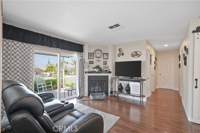 23011 Big Tee Drive, Canyon Lake CA: https://media.crmls.org/medias/01fd6aa3-c250-4023-9978-b854233b331b.jpg