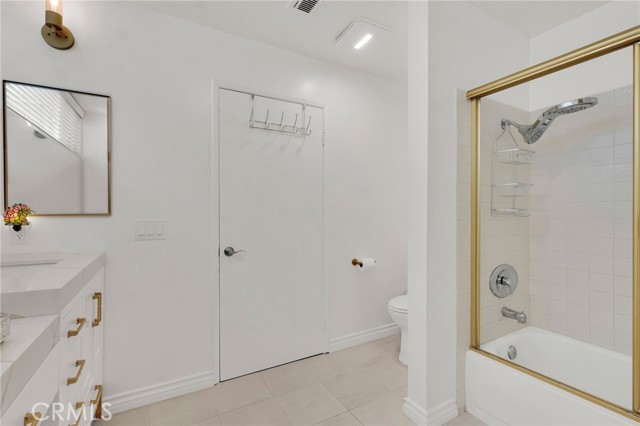Detail Gallery Image 22 of 33 For 5835 Etiwanda Ave, Tarzana,  CA 91356 - 2 Beds | 2/1 Baths