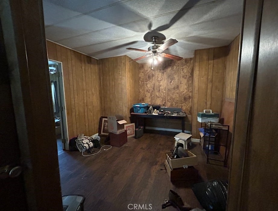 https://media.crmls.org/medias/01fdf21e-865d-41b1-827a-d253f00366c6.jpg?preset=X-Large