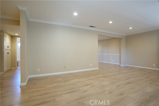635 East Elmwood Avenue, 204 photo 7