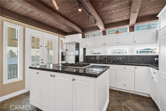 Detail Gallery Image 16 of 44 For 505 29th, Newport Beach,  CA 92663 - 4 Beds | 4 Baths