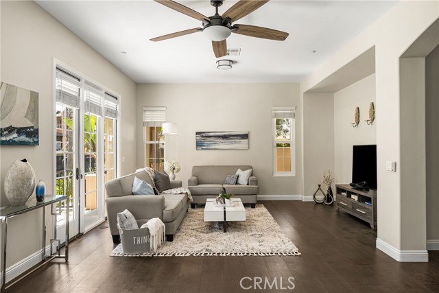 21270 Elda Cir, Huntington Beach CA: https://media.crmls.org/medias/02009e84-915f-497e-b298-eb5f04e71b94.jpg