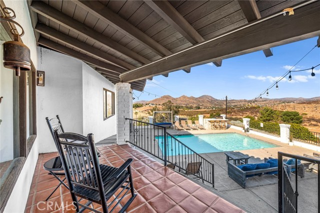 38225 Camino Sierra Road, Temecula CA: https://media.crmls.org/medias/0201707e-ad91-451b-b5cc-d699cc6dde57.jpg