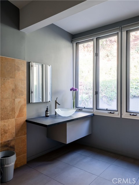 2420 Bowmont Drive, Beverly Hills CA: https://media.crmls.org/medias/020195ba-673a-4622-8140-0c6b7cd9e52c.jpg