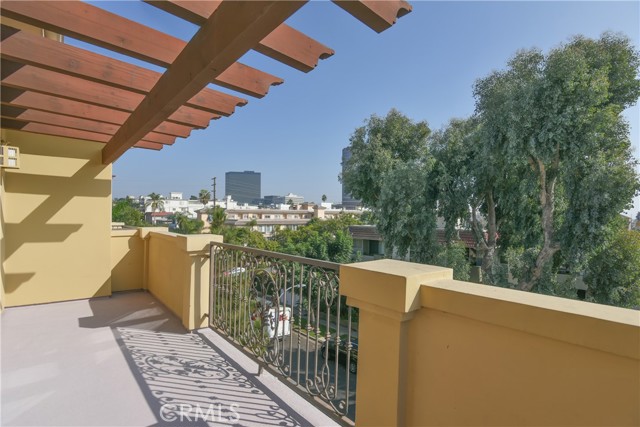 Detail Gallery Image 24 of 28 For 11911 Mayfield Ave #102,  Los Angeles,  CA 90049 - 3 Beds | 2/1 Baths