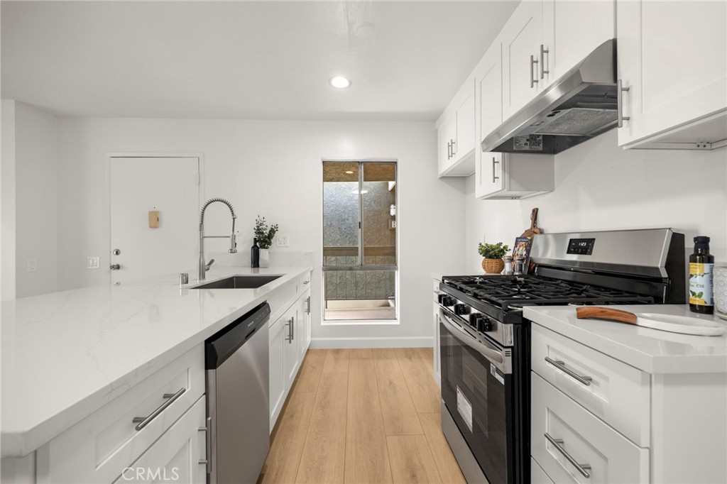 2835 S Fairview Street #H