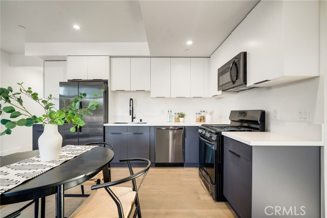 Detail Gallery Image 29 of 47 For 6082 W 18th St, Los Angeles,  CA 90035 - – Beds | – Baths