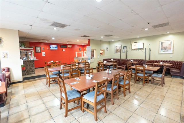 5949 Whittier, Los Angeles CA: https://media.crmls.org/medias/020542c4-d417-4d5a-b38d-66e662f875b1.jpg