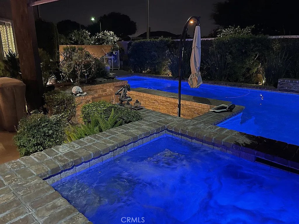 https://media.crmls.org/medias/0205f8ac-bcd5-43d9-92a2-92fa6893ba27.jpg?preset=X-Large