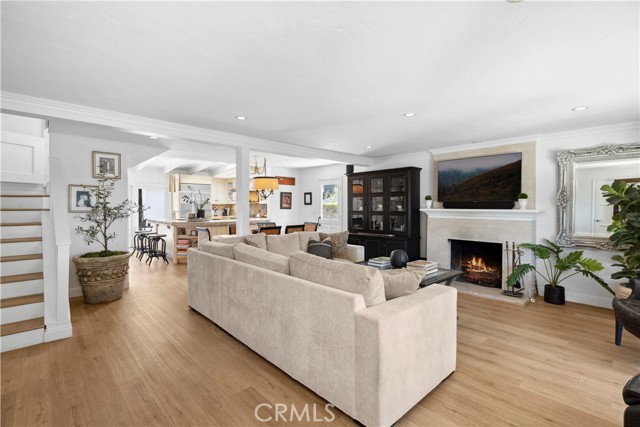 Detail Gallery Image 5 of 21 For 540 De Anza Dr, Corona Del Mar,  CA 92625 - 4 Beds | 3/1 Baths