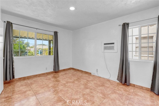 6626 Riverton Avenue photo 8