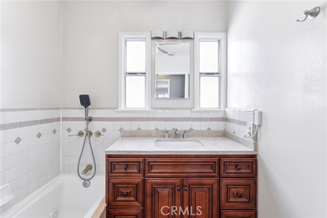 Detail Gallery Image 23 of 34 For 527 S Orchard Dr, Burbank,  CA 91506 - 4 Beds | 1/1 Baths