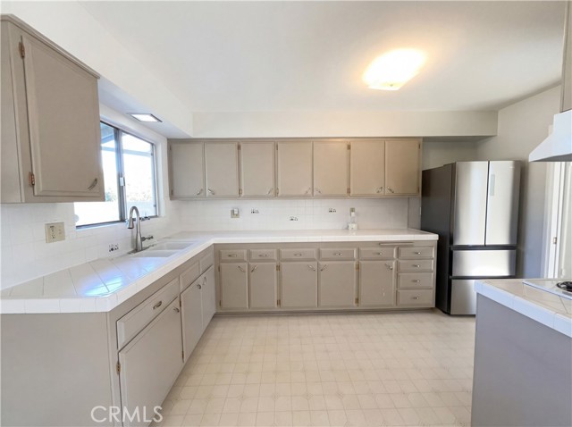 Image 14 of 18 For 25810 Coombe Hill