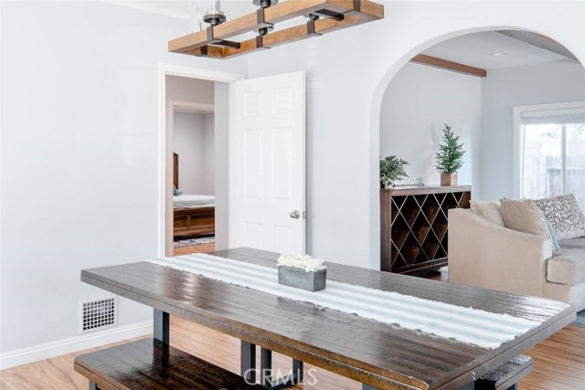 Detail Gallery Image 6 of 24 For 145 N Greenwood Ave, Pasadena,  CA 91107 - 4 Beds | 2/1 Baths