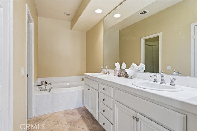 Detail Gallery Image 11 of 24 For 234 via Antonio, Newbury Park,  CA 91320 - 3 Beds | 2/1 Baths