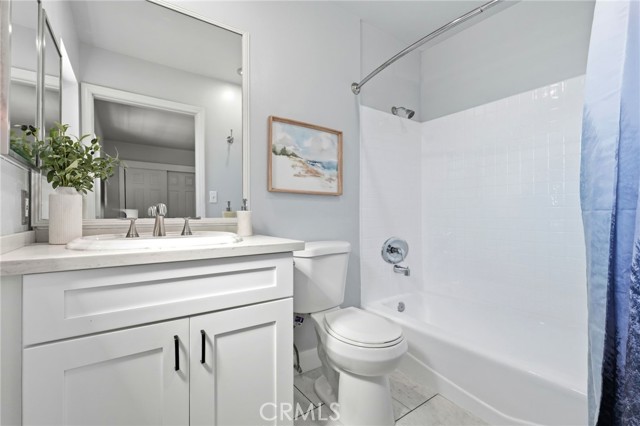 Detail Gallery Image 19 of 30 For 7304 Balboa #C,  Lake Balboa,  CA 91406 - 3 Beds | 3/1 Baths