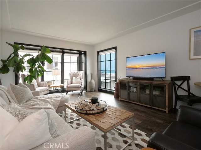 229 Marine Place, Manhattan Beach CA: https://media.crmls.org/medias/020bfcbb-9a0c-4a15-8fc5-bf148de3c6e2.jpg