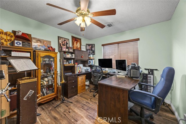 4913 Zapato Place, Bakersfield CA: https://media.crmls.org/medias/020c5d0f-73a0-492b-a837-7d8a190d5697.jpg