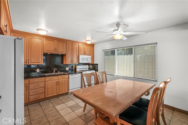 Detail Gallery Image 8 of 25 For 429 E Providencia #B,  Burbank,  CA 91501 - 2 Beds | 1/1 Baths