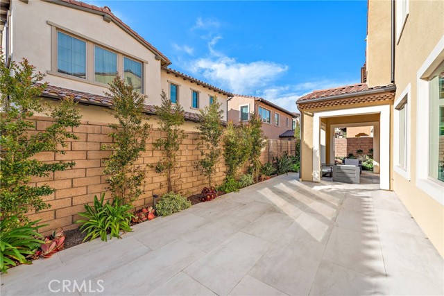 215 Sutters Mill, Irvine CA: https://media.crmls.org/medias/020d7e86-dc68-4b65-824d-66b95b8215fb.jpg