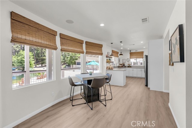 27500 HWY 189, Lake Arrowhead CA: https://media.crmls.org/medias/020f8fa2-16b8-49c8-9cbc-3ef45dd78990.jpg