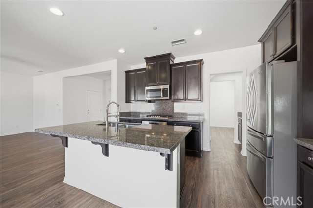 Detail Gallery Image 10 of 48 For 29325 Links, Lake Elsinore,  CA 92530 - 4 Beds | 3 Baths