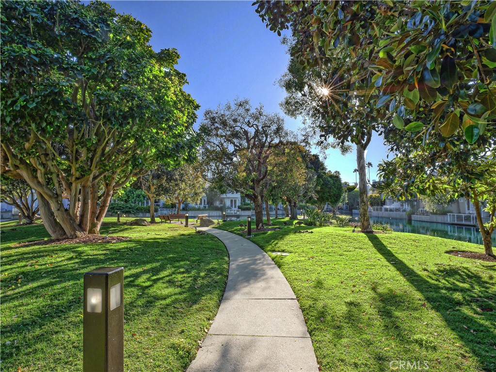 https://media.crmls.org/medias/021102e9-b9b8-4f9a-9409-3c55816d303c.jpg?preset=X-Large