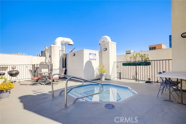 Detail Gallery Image 22 of 28 For 525 S Berendo St #212,  Los Angeles,  CA 90020 - 2 Beds | 2 Baths