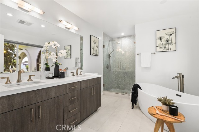 10000 Amestoy Avenue photo 18