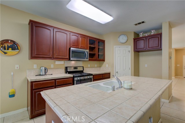 Detail Gallery Image 9 of 55 For 1492 Antioch Ct, Merced,  CA 95348 - 5 Beds | 2/1 Baths