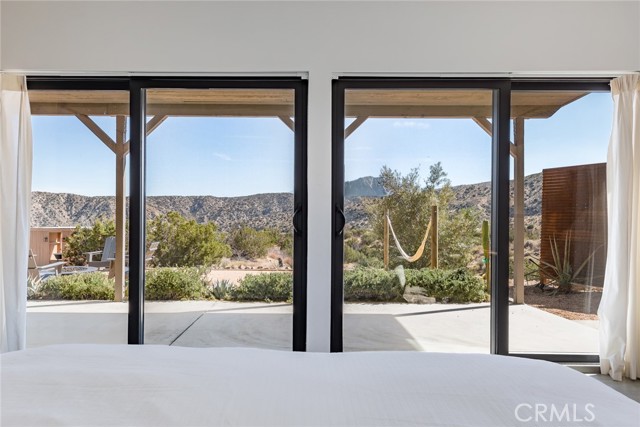 48575 Paradise Avenue, Morongo Valley CA: https://media.crmls.org/medias/0211d132-67be-489f-bb93-d9468cabc9b3.jpg