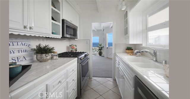 2856 Rounsevel Terrace, Laguna Beach CA: https://media.crmls.org/medias/021263b8-f955-49e1-95cb-320b30fb56d4.jpg