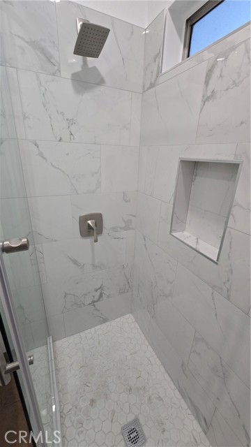 Detail Gallery Image 10 of 14 For 5803 Troost Ave, North Hollywood,  CA 91601 - 3 Beds | 1 Baths