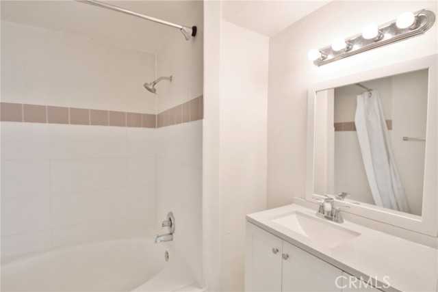 Detail Gallery Image 13 of 26 For 211 E Commonwealth Ave #C,  Alhambra,  CA 91801 - 3 Beds | 2/1 Baths