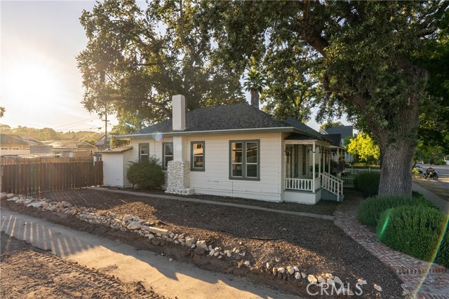 Detail Gallery Image 5 of 30 For 1705 Oak St, Paso Robles,  CA 93446 - 3 Beds | 2 Baths