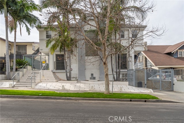 Detail Gallery Image 24 of 32 For 957 S Gramercy Dr #105,  Los Angeles,  CA 90019 - 2 Beds | 2 Baths