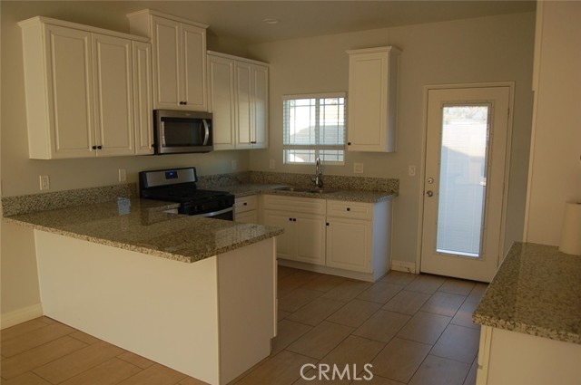 Detail Gallery Image 4 of 19 For 17554 Owen St #2,  Fontana,  CA 92335 - 3 Beds | 2 Baths