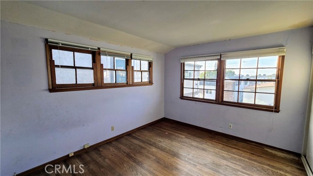 519 Poppy Avenue, Corona del Mar CA: https://media.crmls.org/medias/021601f8-9217-47f6-a2db-7e98823be270.jpg