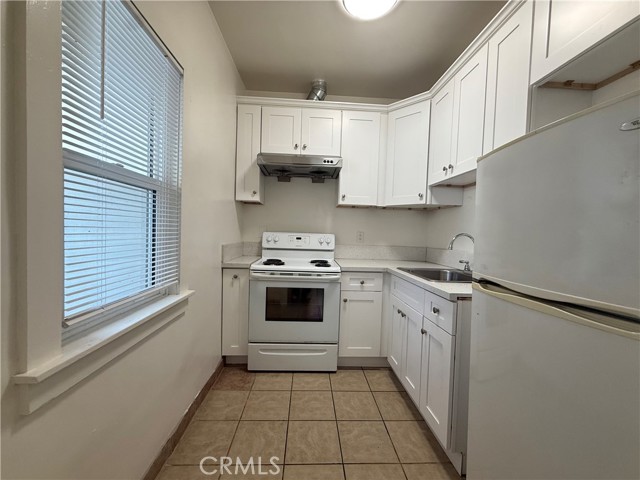 61 N Chester Avenue, Pasadena CA: https://media.crmls.org/medias/02162dcb-464d-49bb-b9bb-62c20125ced7.jpg