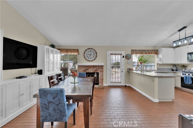 11359 Courtside, Victorville CA: https://media.crmls.org/medias/021638e1-56dd-4e2f-b1e3-fe065142facc.jpg