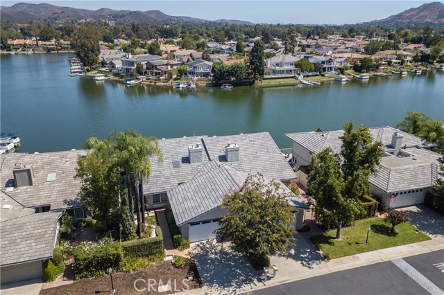2219 Westshore Lane, Westlake Village CA: https://media.crmls.org/medias/02169a65-91bd-4c9c-bc54-6e834649a574.jpg