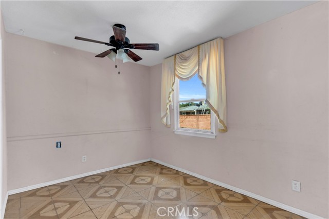 438 E Avenue R5, Palmdale CA: https://media.crmls.org/medias/0216a40e-b639-4dea-bd82-467ac2deb6f1.jpg