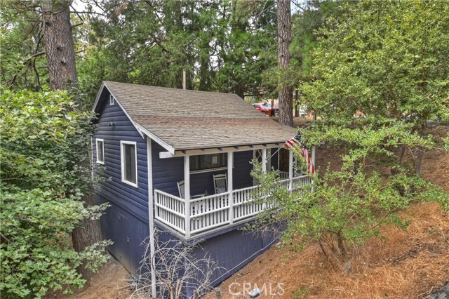 Detail Gallery Image 1 of 32 For 23677 Hillside Dr, Crestline,  CA 92325 - 1 Beds | 1 Baths